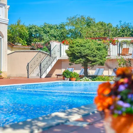 Alekta - Free Parking 3*